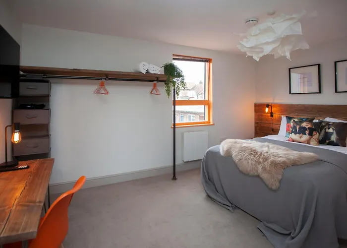 Higgihaus Cabot Mews #36 Fantastic Central Location